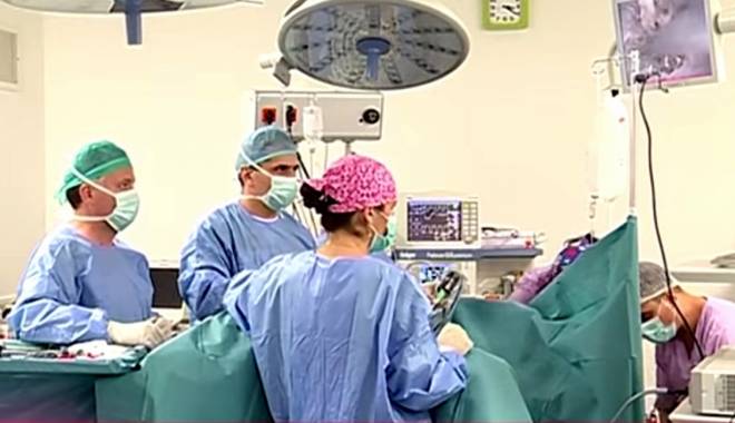 Intervenție chirurgicală de mare finețe la Ovidius Clinical Hospital - 1-1418628773.jpg