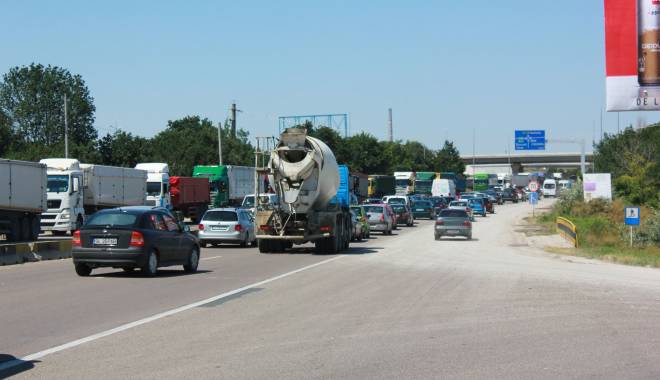 Atenție, șoferi! Trafic restricționat pe drumul spre Mangalia, în localitatea Agigea - 1-1430718816.jpg