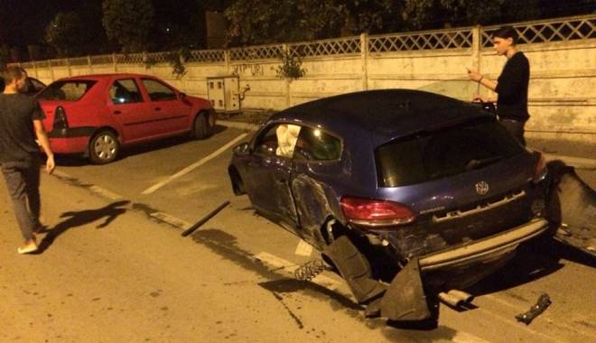 Galerie foto. Accident rutier spectaculos în Constanța. IMPACT TERIBIL! - 1-1439966728.jpg