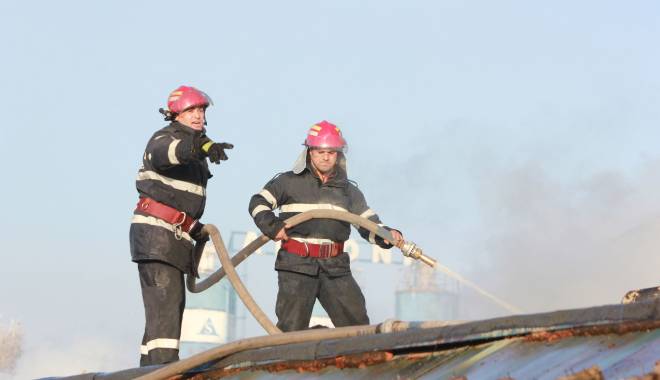 UPDATE / INCENDIU la Constanța. O persoană a murit, alte două persoane transportate la spital - 1-1453876659.jpg