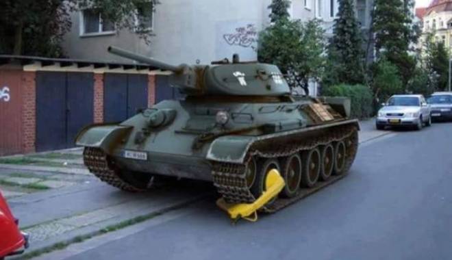 ATENȚIE, SE BLOCHEAZĂ ROȚILE! - 1-1458112642.jpg