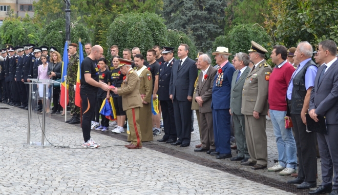 CUM ÎȘI TRATEAZĂ ARMATA ROMÂNĂ EROII RĂNIȚI ÎN LUPTE. I-a lăsat să se antreneze un an, apoi MApN a uitat să îi înscrie - 1-1460698330.jpg