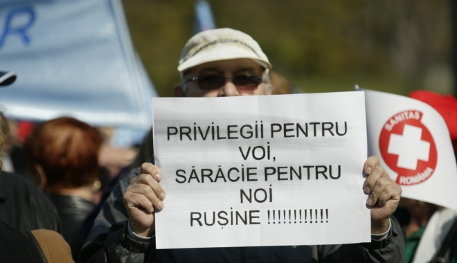 Umiliți și desconsiderați, profesorii ies în stradă - 1-1463635183.jpg