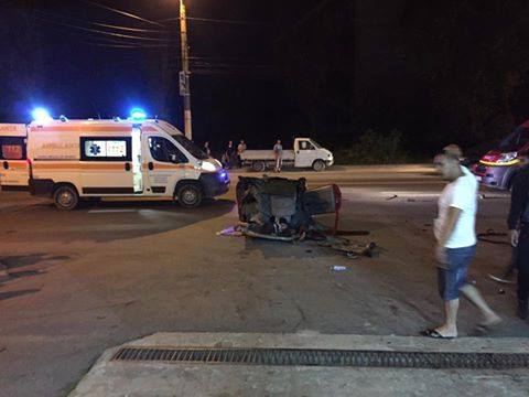 GRAV ACCIDENT RUTIER ÎN CONSTANȚA / Martori: BMW-ul zbura pe stradă. Puștiul de 16 ani a murit la spital - 1-1464672520.jpg