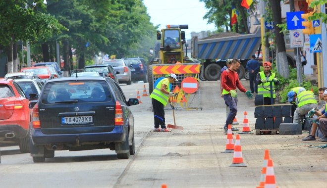 Trafic rutier blocat în centrul Constanței - 1-1464674352.jpg