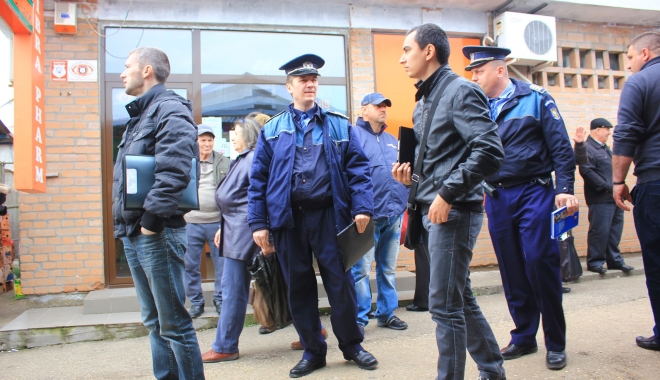 Polițiști carne de tun. Zeci de polițiști din Constanța, închiși singuri noaptea în bisericile din oraș pentru a prinde hoți în flagrant. 