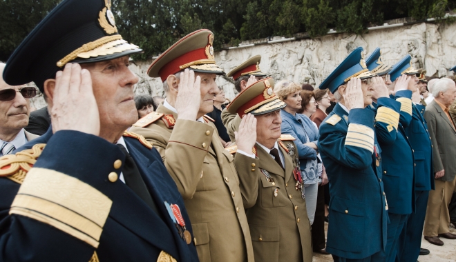 CAPCANĂ PENTRU MILITARI, ÎN BUGET. Plata sumelor din recalcularea pensiilor militare, amânată până la sfârșitul anului 2017 - 1-1486291908.jpg