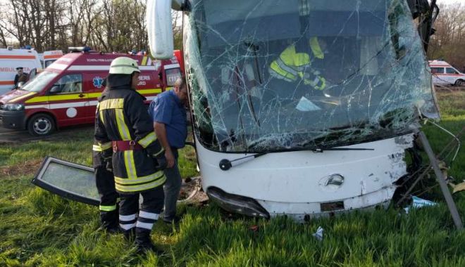 15 persoane implicate în accident! UN MORT ȘI NOUĂ RĂNIȚI - 1-1523515987.jpg