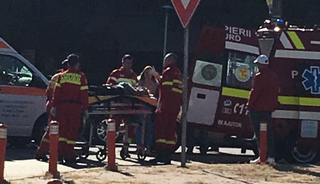 GALERIE FOTO / Accident rutier în intersecția de la Dacia. Două persoane au fost rănite - 1-1570884117.jpg