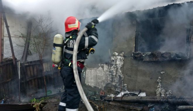 NENOROCIRI de Crăciun: case cuprinse de FLĂCĂRI, în Constanța! - 1-1577354024.jpg
