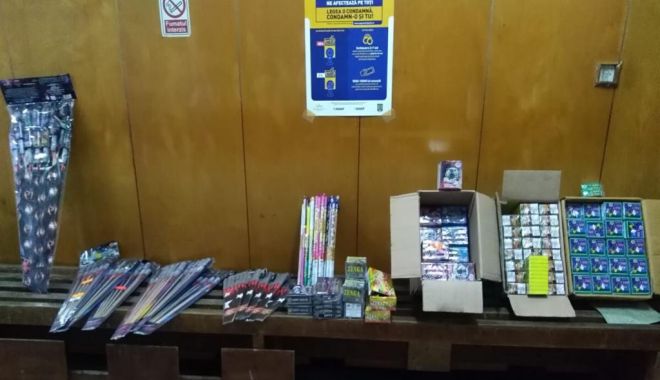 Mii de petarde și rachete, confiscate de polițiștii de frontieră - 1-1577695127.jpg