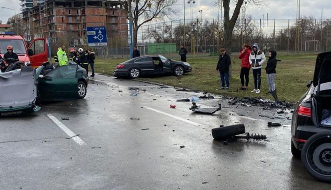 Accident teribil în Mamaia. Într-una dintre mașini au fost găsite pliculețe ce ar conține droguri - 1-1578231621.jpg