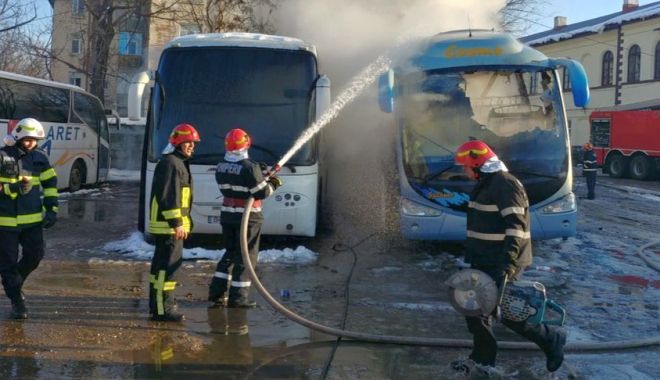 Autocar distrus de un incendiu, în autogară - 1-1581323467.jpg