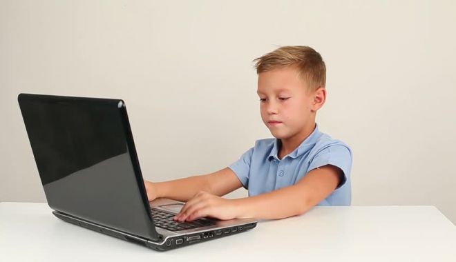 Jumătate din numărul elevilor din lume nu au acces la computer - 1-1587478616.jpg