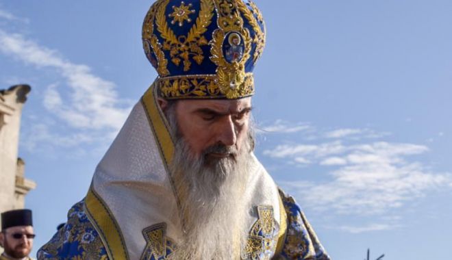 IPS Teodosie va oficia slujba Vecerniei la Medgidia - 1-1593092407.jpg
