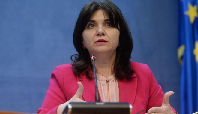 Monica Anisie: Îi felicit pe absolvenții de clasa a XII-a pentru maturitatea de care au dat dovadă - 1-1593104581.jpg