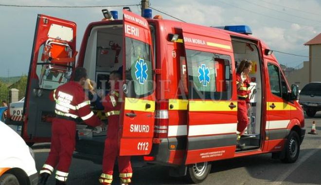 Accident rutier în județul Constanța. Un scuterist a intrat într-un stâlp. Victima este inconștientă - 1-1593347012.jpg