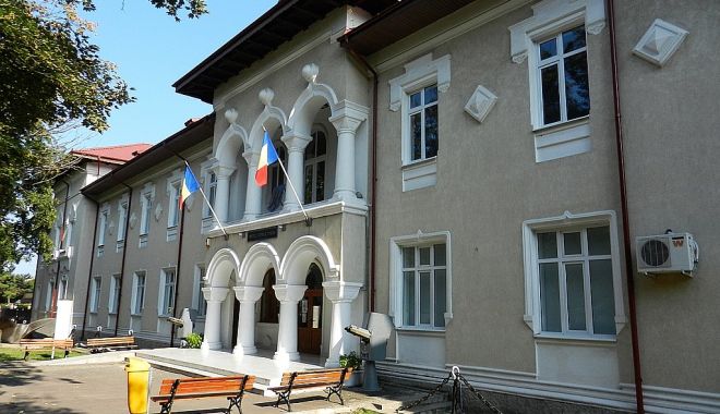 Expoziție de artă plastică la Muzeul Marinei - 1-1596457625.jpg