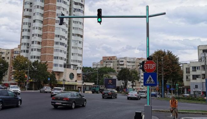 Sistem complet de semaforizare inteligentă, instalat în intersecția de la Capitol - 1-1599484989.jpg