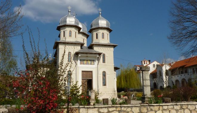 Hramul Înălțarea Sfintei Cruci la mănăstirea Dervent - 1-1599992571.jpg