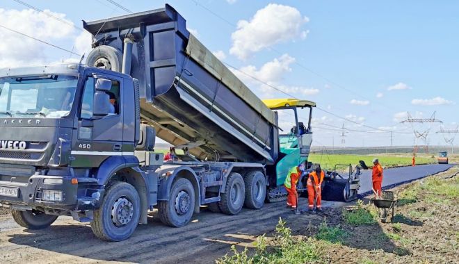 Drumul comunal 89 se modernizează. Au fost demarate lucrările de asfaltare - 1-1600700302.jpg
