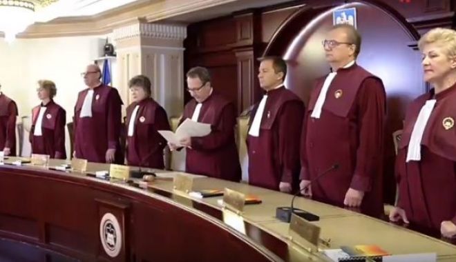 CCR discută legea care înlocuiește educația sexuală în școli cu educație sanitară - 1-1600928179.jpg