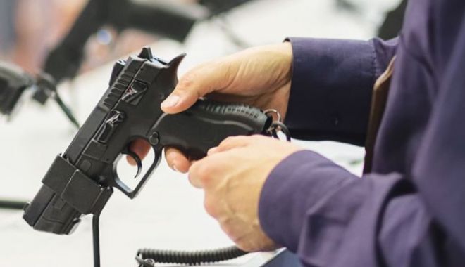 ARME deținute ILEGAL, confiscate de Poliție! - 1-1601033649.jpg