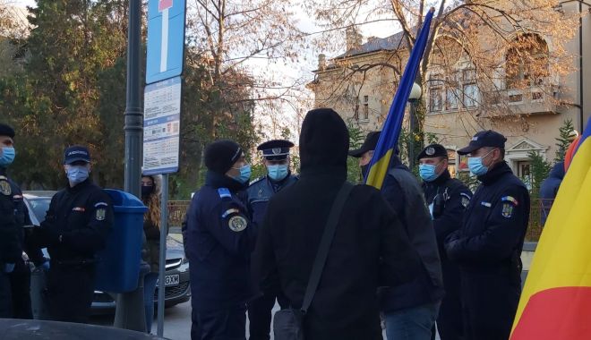 Protest spontan, la Constanţa. Politiştii au împărţit amenzi - 1-1606235674.jpg