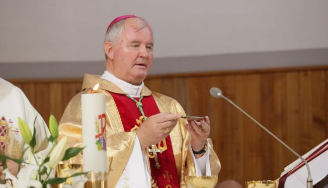 Arhiepiscopul Aurel Percă: Dumnezeu să binecuvânteze ţara noastră şi pe românii de pretutindeni - 1-1606839310.jpg