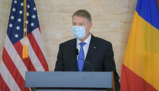 Klaus Iohannis a participat la ceremonia de decorarea a lui Nicolae Ciucă. Ce mesaj a transmis - 1-1608038660.jpg