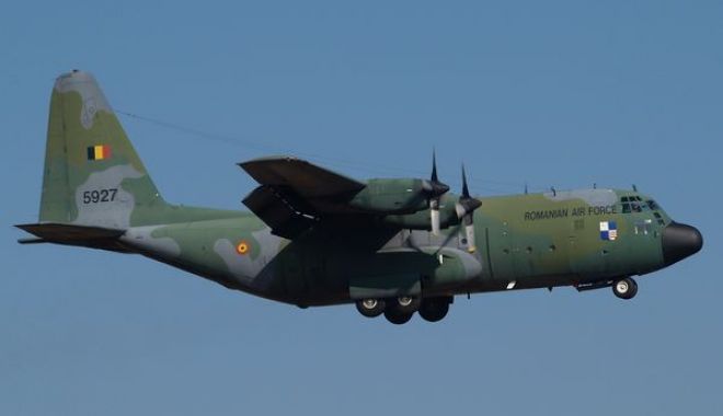 Echipament medical donat de Germania, adus la Bucureşti de o aeronavă militară - 1-1608215616.jpg