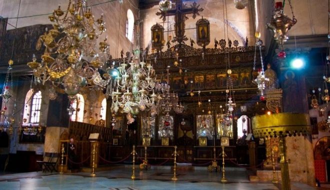 La Bethleem au început slujbele pentru a sărbători Crăciunul Ortodox pe stil vechi - 1-1609949606.jpg