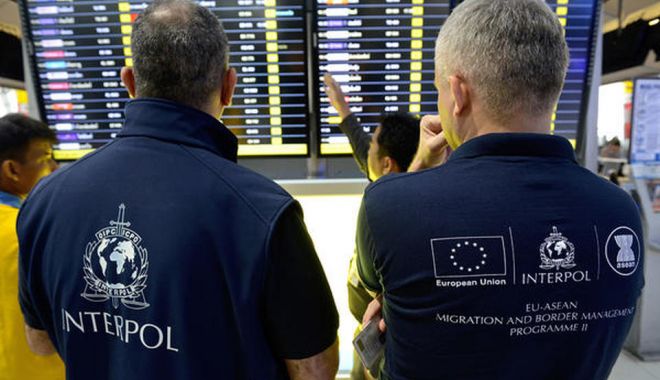 Interpol avertizează: Mafia va încerca să pună mâna pe vaccinurile COVID - 1-1610281013.jpg
