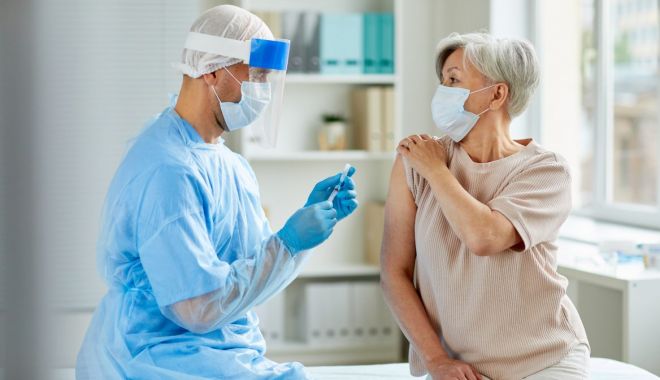 Pregătiri pentru cea de-a doua etapă de vaccinare. Cum se pot programa vârstnicii, profesorii şi persoanele din domeniile cheie - 1-1610460002.jpg