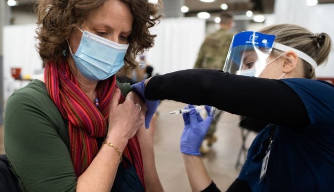193.573 de angajaţi din sistemul de învăţământ doresc să se vaccineze - 1-1612200474.jpg