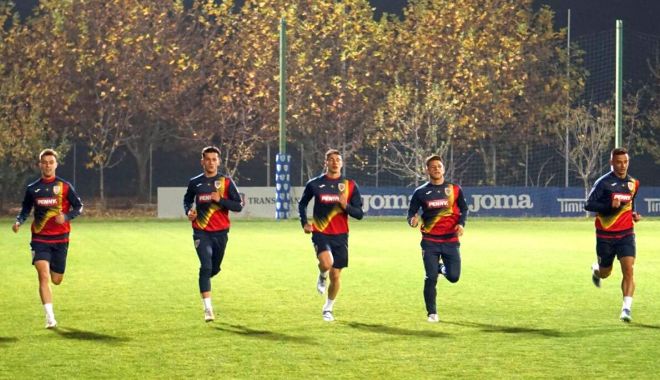 Fotbal / 10 jucători la primul antrenament al naţionalei U21 a României. Pregătiri pentru amicalul cu Italia - 1-1636375286.jpg