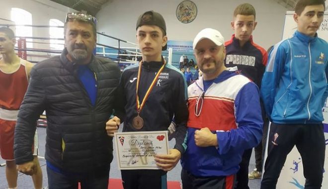 Box / Pugilist de la CS Năvodari, medaliat cu bronz la Campionatele Naţionale de juniori - 1-1637657565.jpg