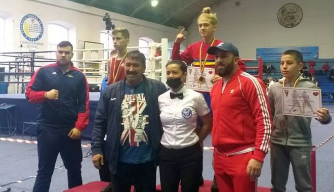 Edwin Petrea, de la CS Năvodari, campion naţional de box-cadeţi - 1-1639383785.jpg