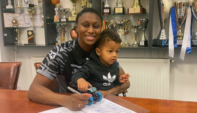 Handbal / CSM București i-a prelungit cu un an contractul extremei Siraba Dembele Pavlovic - 1-1640696881.jpg