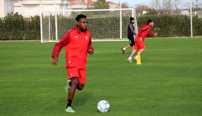 Fotbal / Bursa transferurilor. UTA s-a întărit cu un mijlocaş nigerian de la Kauno Zalgiris - 1-1642143724.jpg