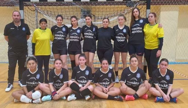 Handbal / Înfrângere la 25 de goluri diferenţă! Junioarele de la CS Medgidia, „duş rece” în faţa Rapidului - 1-1643289677.jpg