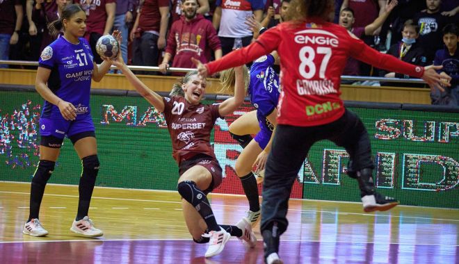Handbal / CSM s-a impus dramatic în derby-ul cu Rapid. Bătălia pentru titlul naţional - relansată! - 1-1645775034.jpg