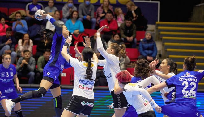 Handbal / „Tigroaicele” rămân în cursa pentru titlu. CSM Bucureşti, succes categoric în derby-ul cu Vâlcea - 1-1647170925.jpg