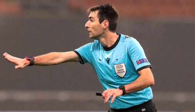 Fotbal / Naţionala României, arbitrată de spaniolul Ricardo de Burgos Bengoechea în amicalul cu Grecia - 1-1647955972.jpg