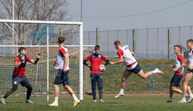 Fotbal / Ultimele pregătiri pentru naţionala U19 a României înaintea meciului de marţi, cu Islanda - 1-1648475807.jpg