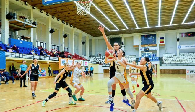 Baschetbalistele de la Phoenix CSU Simona Halep, dovadă de caracter - 1-1648547908.jpg