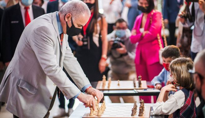 Copiii medaliaţi cu aur la Naţionalele de la Eforie Nord îl vor înfrunta pe marele Garry Kasparov - 1-1649237094.jpg
