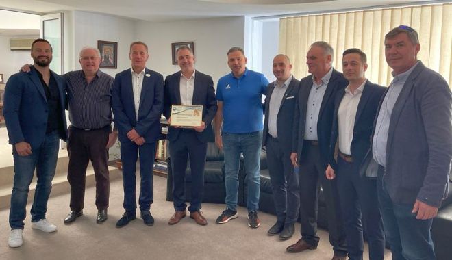 Kaiac-canoe / Conducătorii federaţiilor internaţională şi europeană, în vizită la sportivii ucraineni cazaţi la Snagov - 1-1649419124.jpg