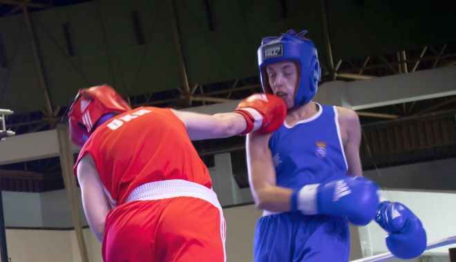 Box / Mulţi pumni încasaţi de pugiliştii români, în ziua întâi a Europenelor de tineret de la Sofia