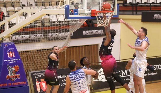 Khaliq Spicer, decisiv pentru BC Athletic Neptun în victoria cu CSM Târgu Jiu - 1-1650190124.jpg